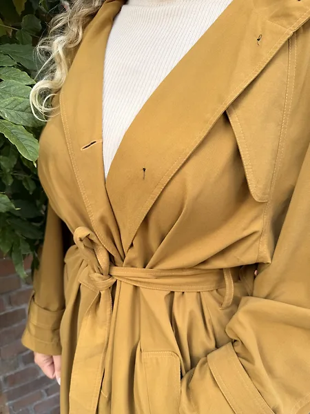 Ochre 80's Trenchcoat, full look